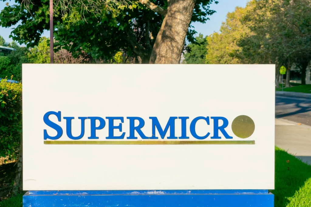 Super Micro Faces Delisting Threat Amidst Stock Plunge and Bond Repayment Concerns