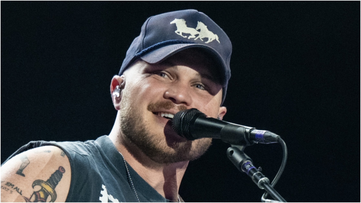 Featured image for Country Star Zach Bryan Criticizes ICE and American Identity in New Song