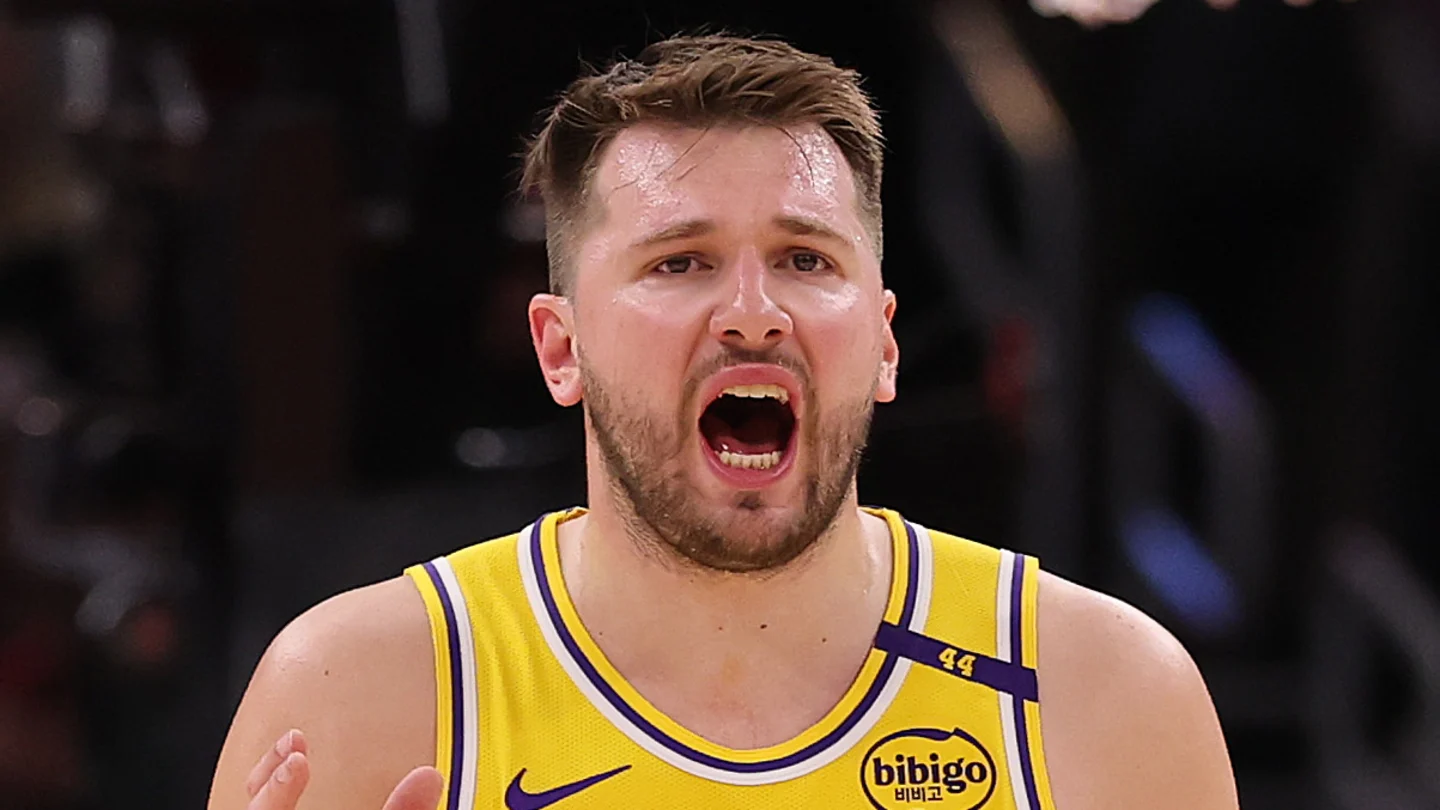 Featured image for Lakers Secure Deandre Ayton Amidst NBA Free Agency Rumors