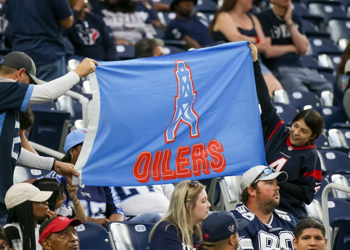 Featured image for Tennessee Titans Bring Back the Oilers with Throwback Jerseys