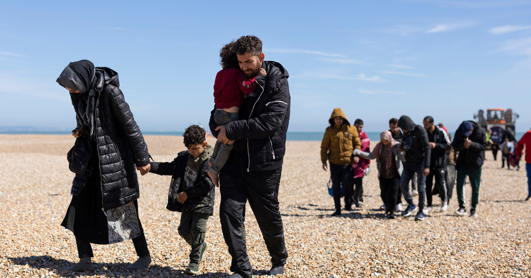 "UK's Sunak Triumphs in Controversial Vote on Deporting Asylum Seekers to Rwanda"