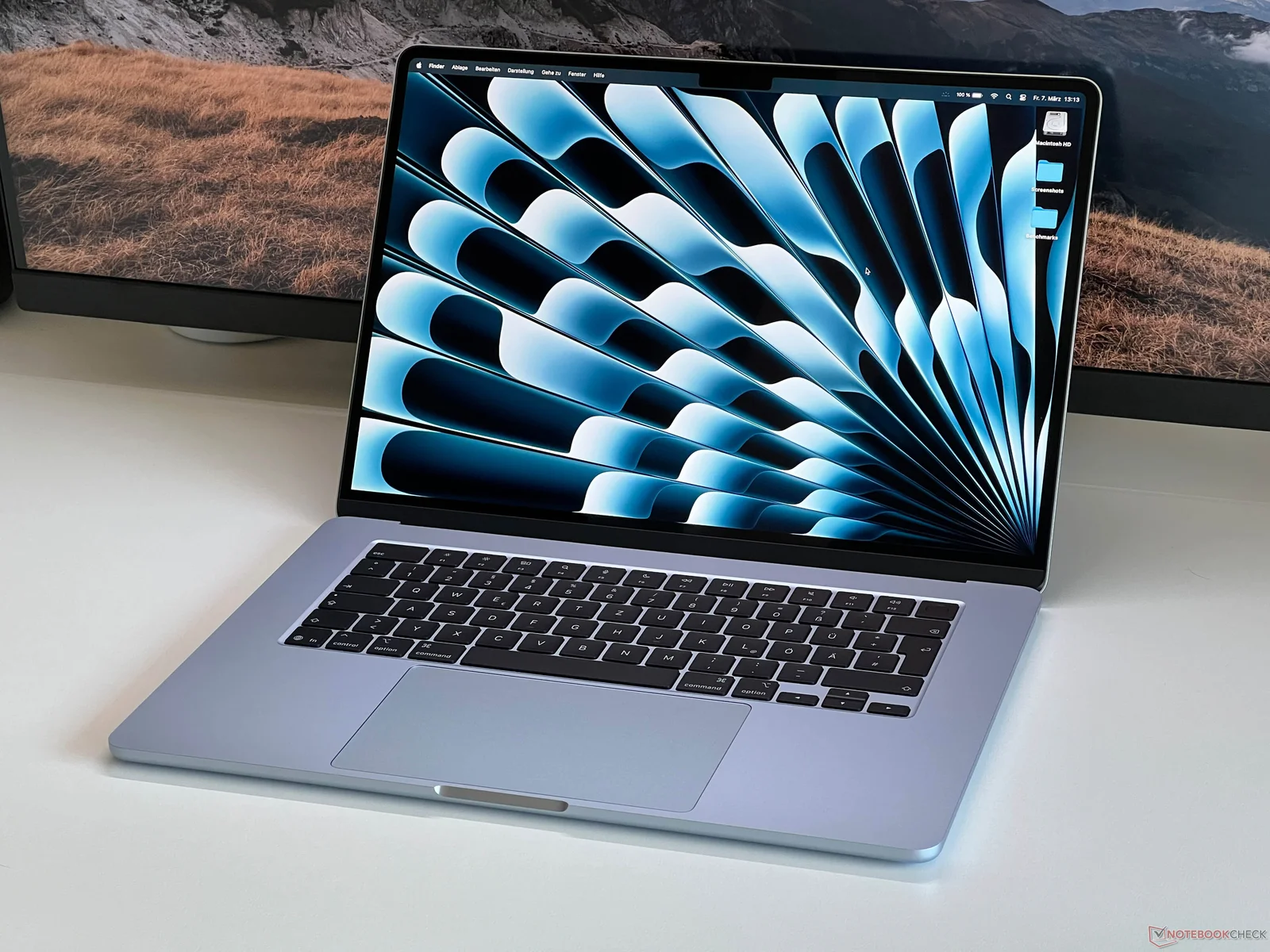 Silent Power: Apple’s MacBook Air 15 M5 Sets a New Standard for Fanless Laptops