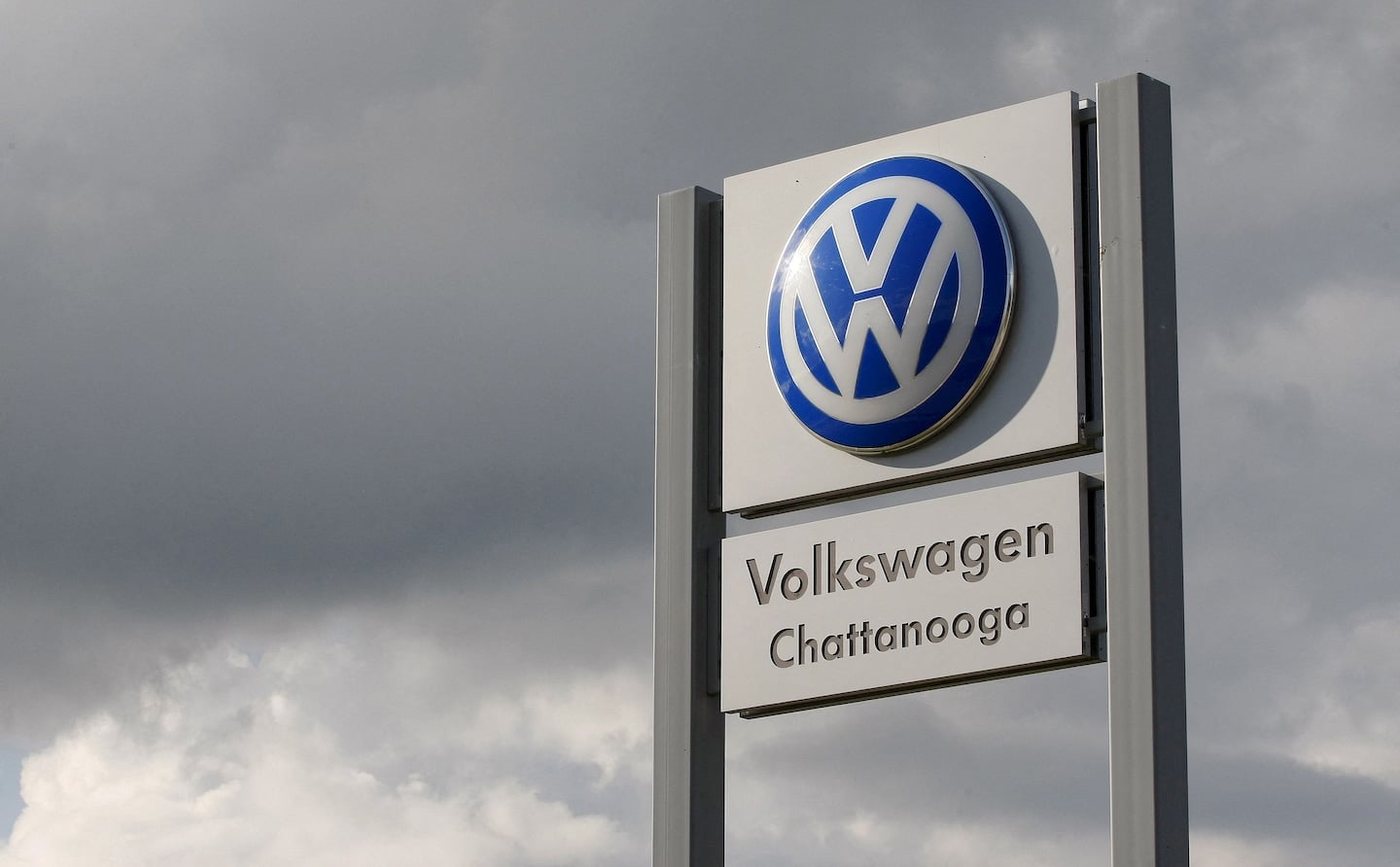 Featured image for "Volkswagen Chattanooga Workers Petition for UAW Union Vote"