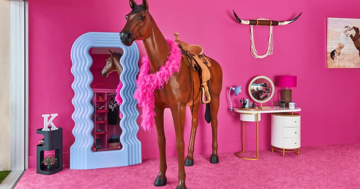 "Barbie's Dreamhouse on Airbnb: Stay for Free and Live the Dream!"