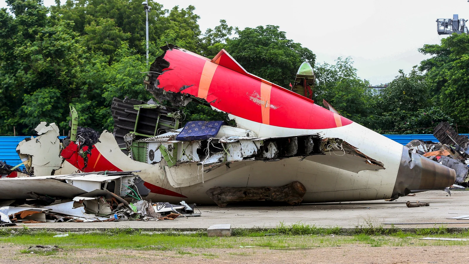 Preliminary Report Links Fuel Cutoff and Pilot Disputes to Air India Crash
