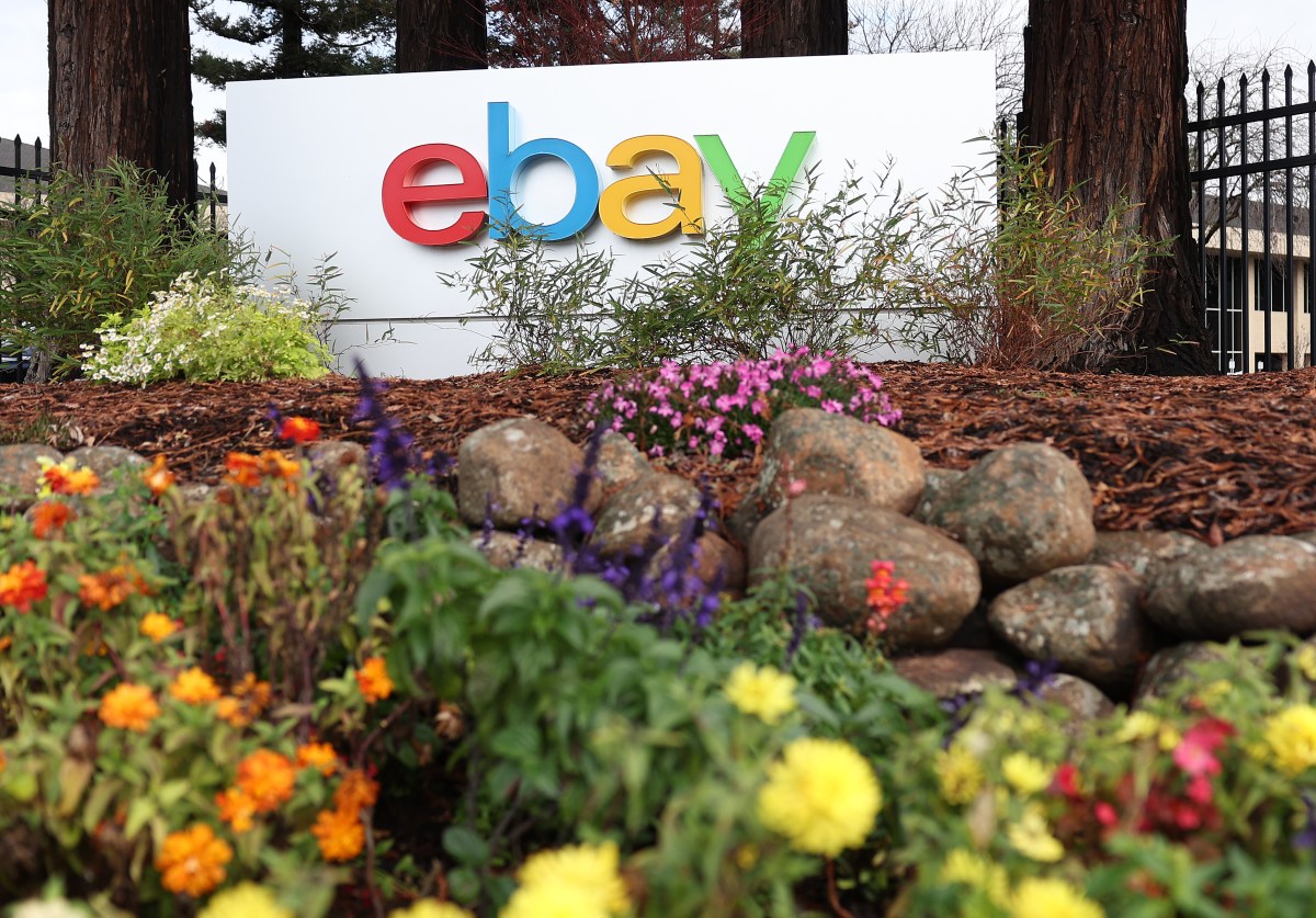 "Corporate Layoffs Surge Amid Economic Boom: Tech Giants and Levi's Announce Major Job Cuts"
