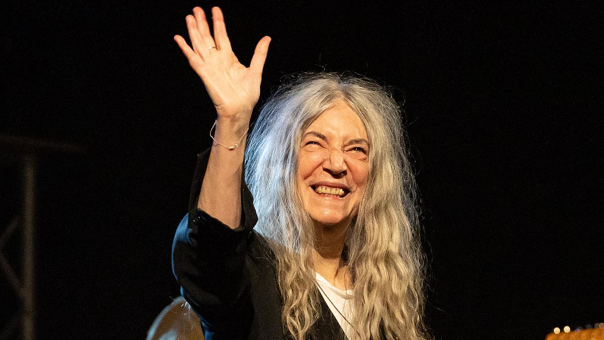Featured image for Patti Smith Recovering After Hospitalization in Italy