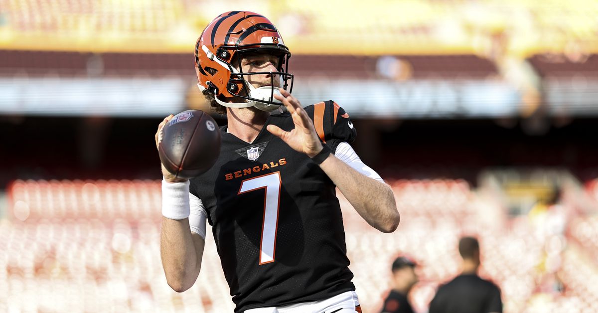 "Bengals Sign Reid Sinnett to Practice Squad, Joe Burrow Injury Updates"