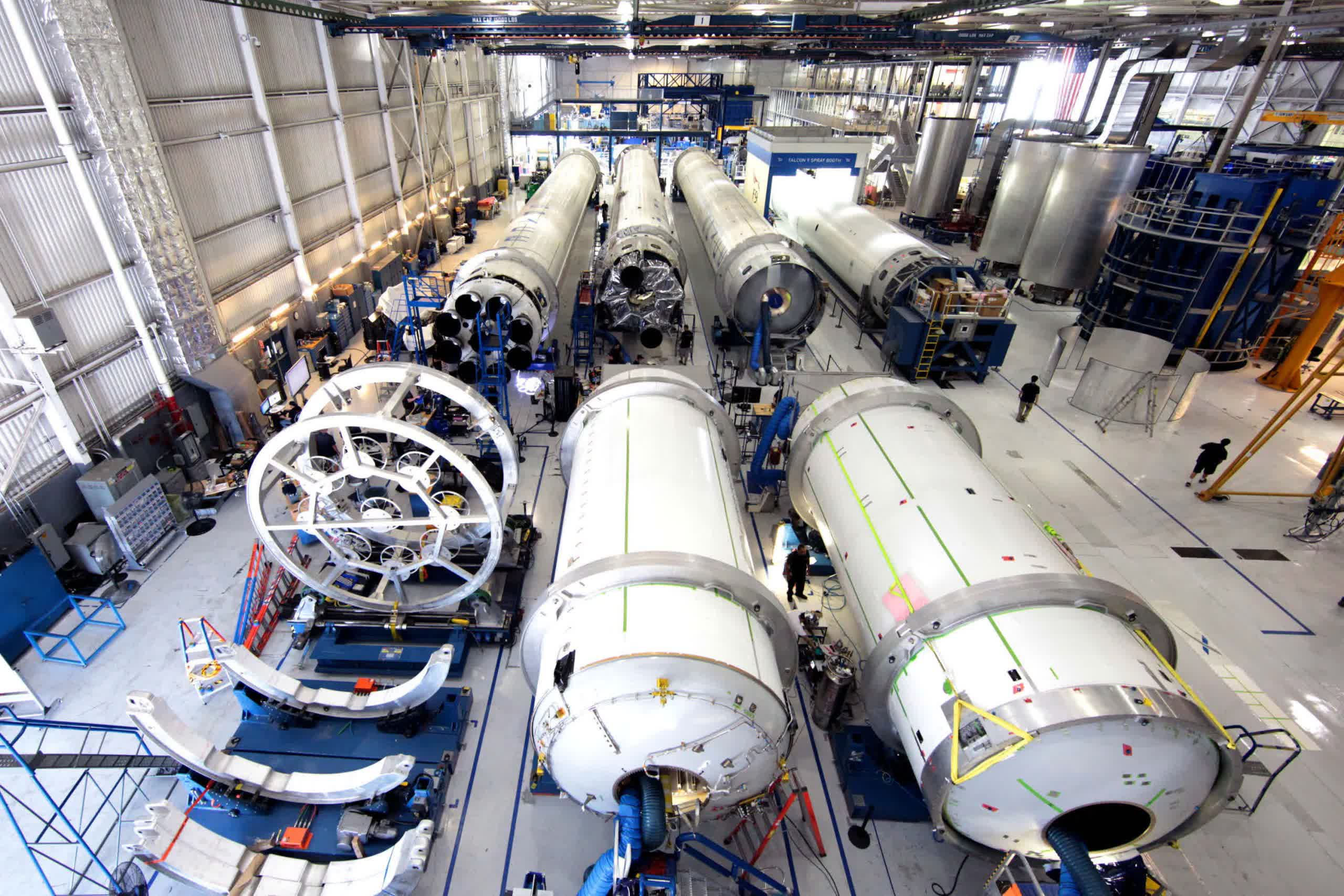 SpaceX's Starlink V2 satellites experiencing falling failures.