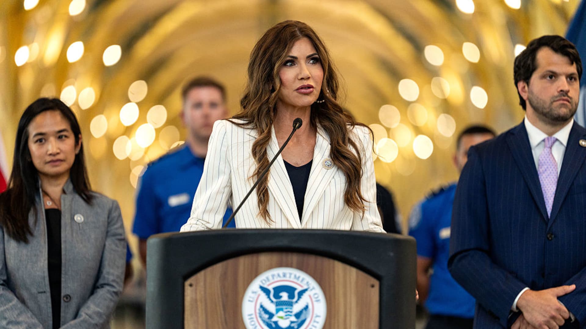 Featured image for US airports refuse to display Kristi Noem's shutdown blame video