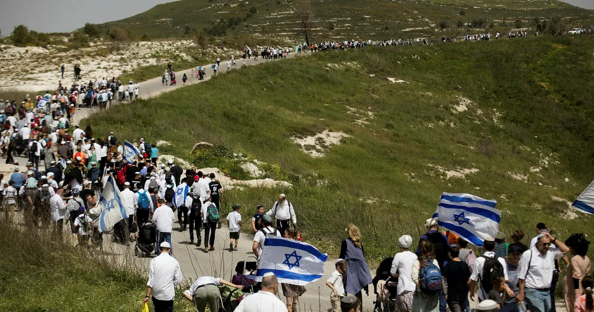 Israeli Army Permits Settlers to Enter Abandoned West Bank Outpost