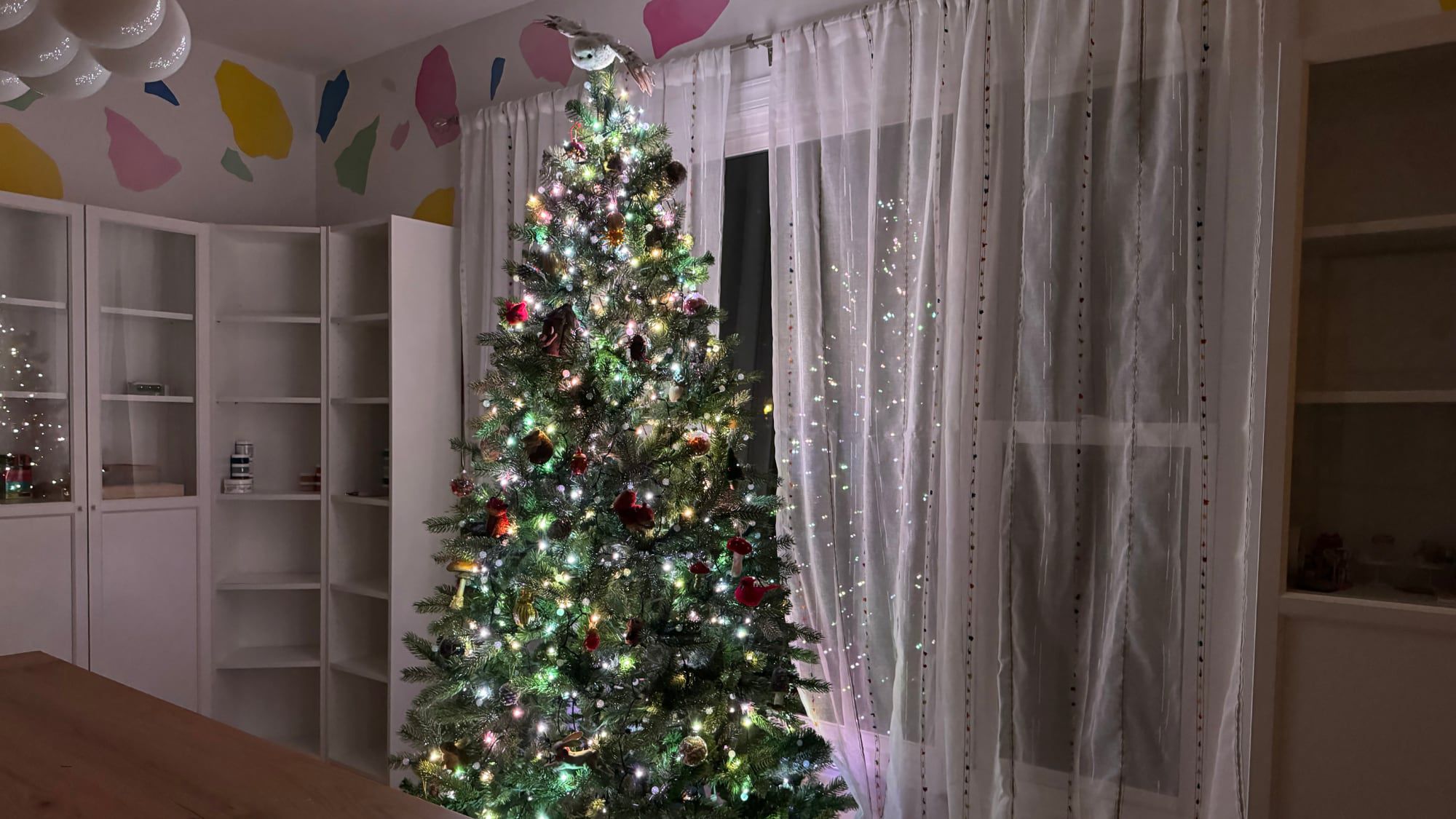 Featured image for Comparing Philips Hue Festavia and Nanoleaf Holiday String Lights: Features, Cost, and Versatility