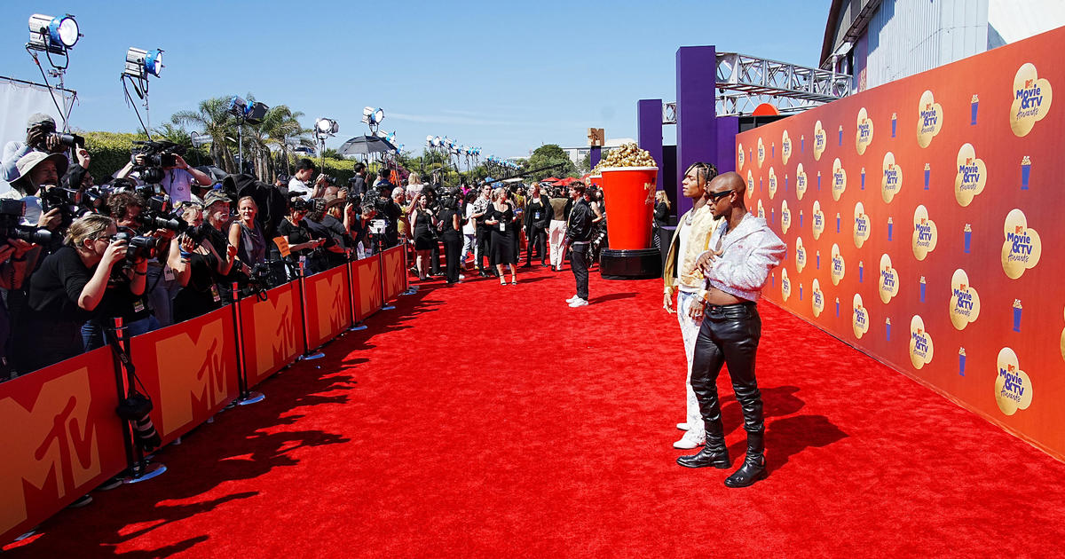 Featured image for Drew Barrymore Withdraws from Hosting MTV Awards Show Due to Writers' Strike.