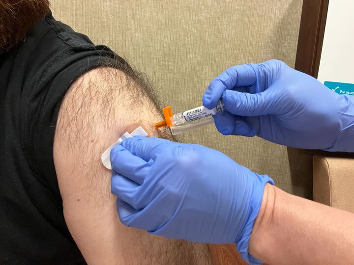 Featured image for Arlington Pharmacies Offer COVID-19 Shots Without Prescriptions Amid US Vaccine Challenges