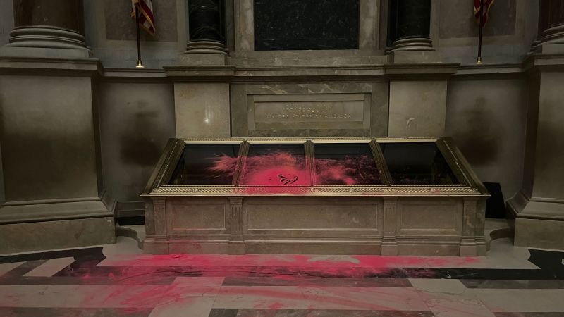 National Archives Evacuated as Activists Vandalize US Constitution Encasement