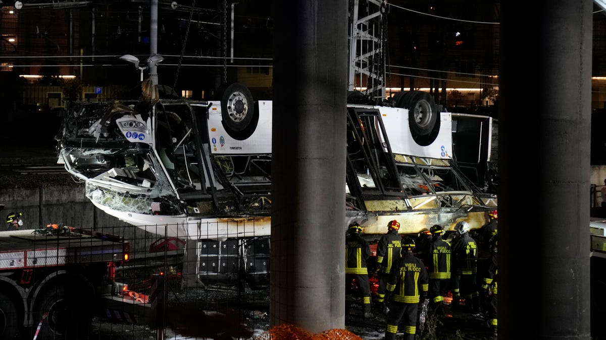 Tragedy Strikes as Tourist Bus Plunges in Venice, Leaving 21 Dead