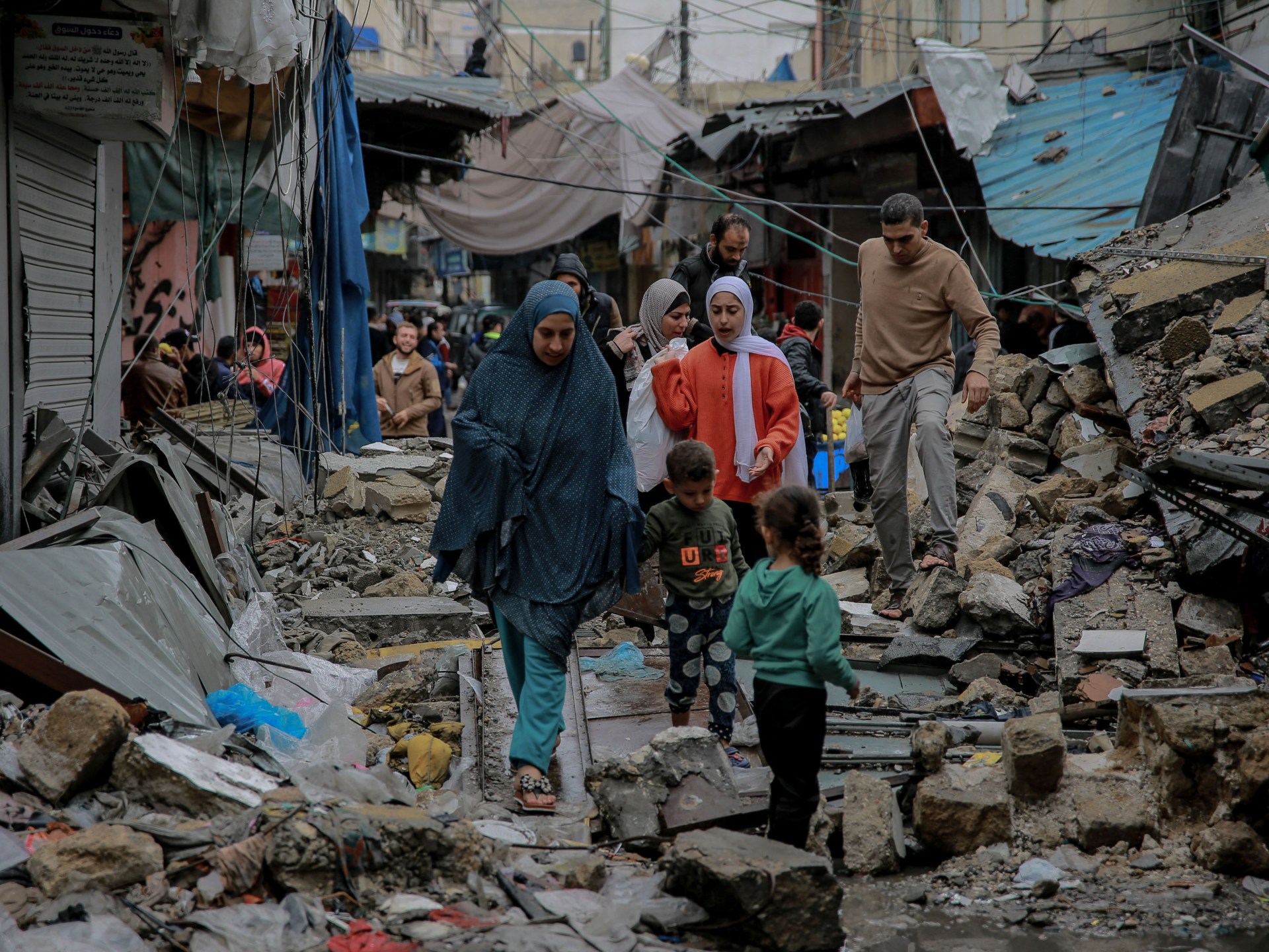 "Trickle of Aid Enters Gaza as Israel-Hamas Truce Holds"