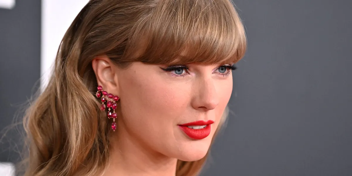 Featured image for Taylor Swift's 'Showgirl' Era: A Glamorous Journey to Box Office Success