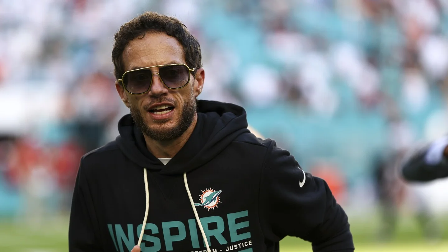 Chargers set to bring in McDaniel as OC to boost Herbert-led offense