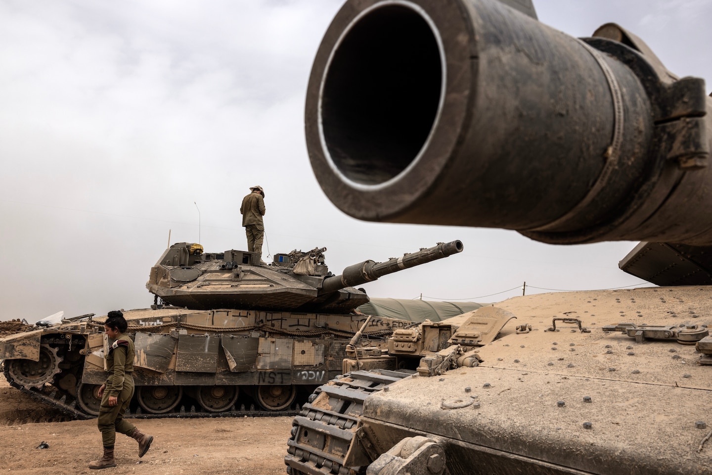 "Polls Reveal Divided Israeli Opinions on Gaza War and Leadership"