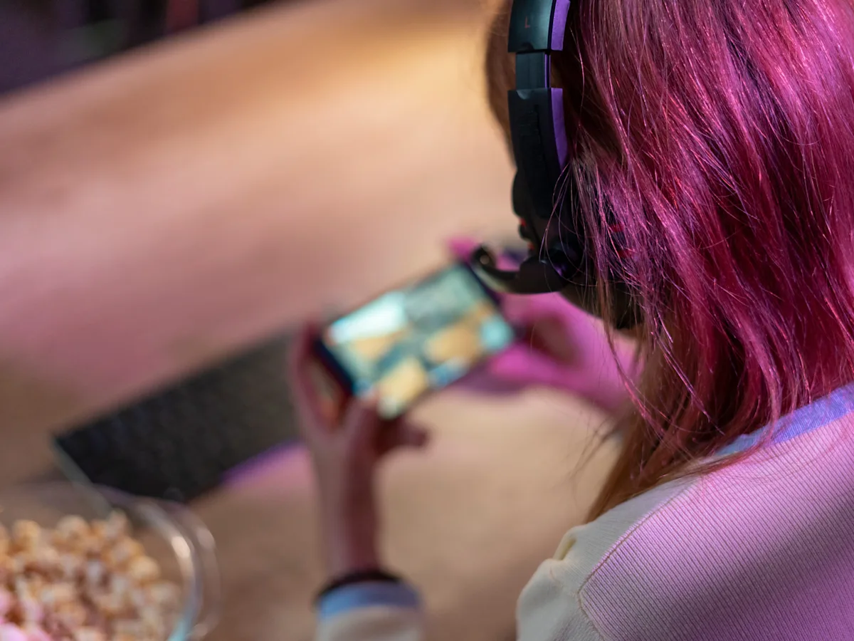 Featured image for Teenagers' Mobile Game Addiction Costs Family $64,000 in Savings