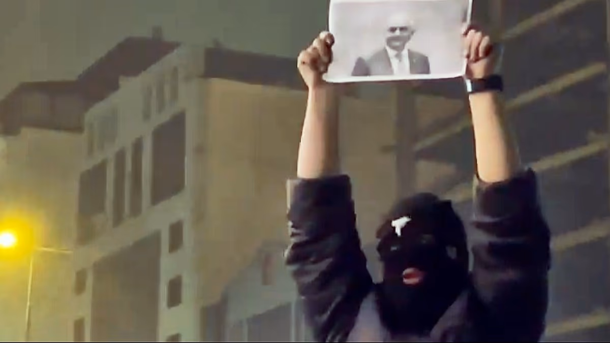 Featured image for Iran Protests and Rumors of Escalating Airlifts Amid Regime Concerns