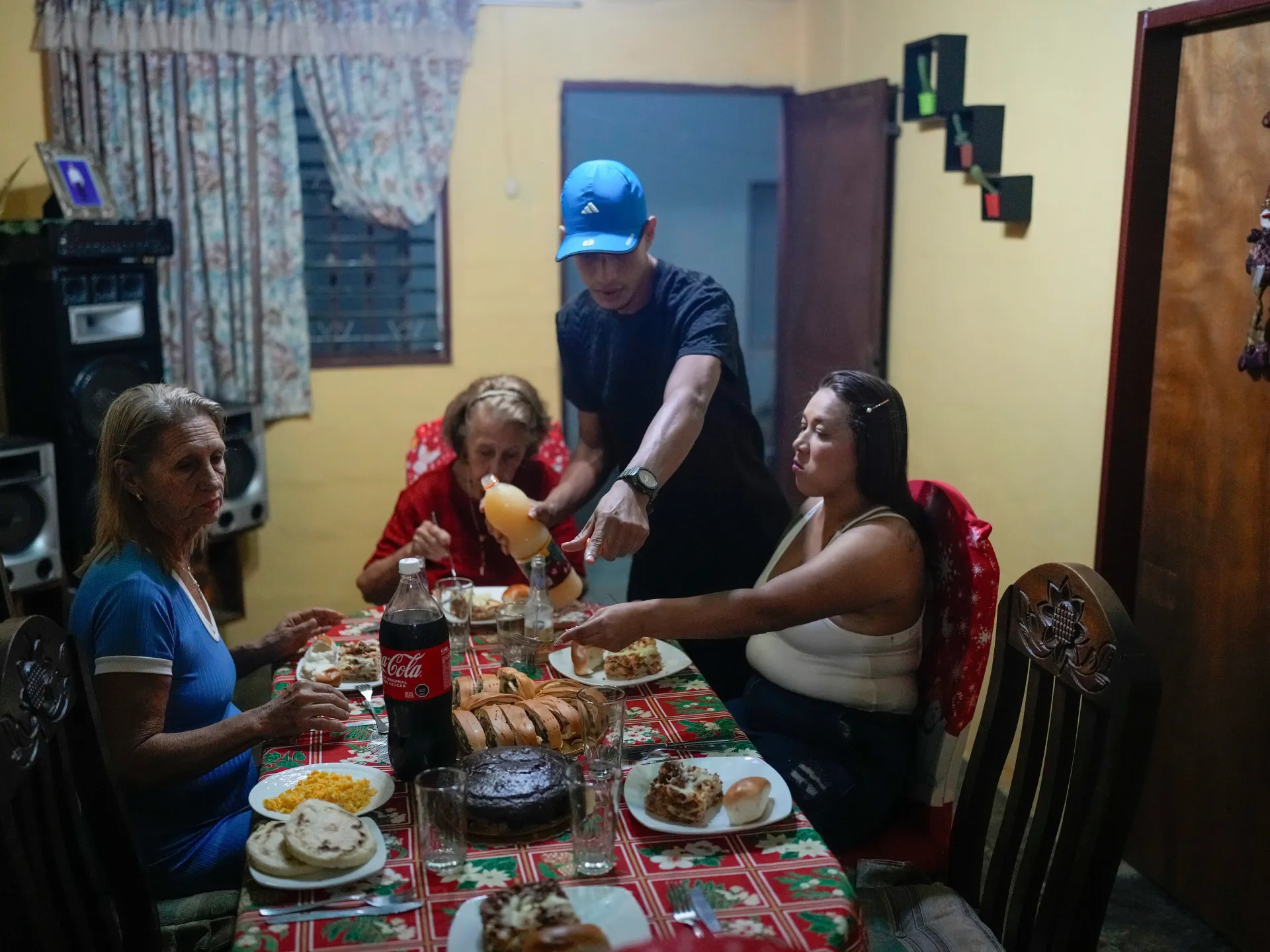 Featured image for Venezuelan Family's Christmas Journey: From Dream to Hardship