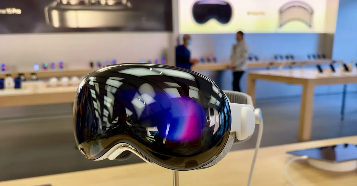"visionOS 2: New Apple Apps and Features Unveiled"