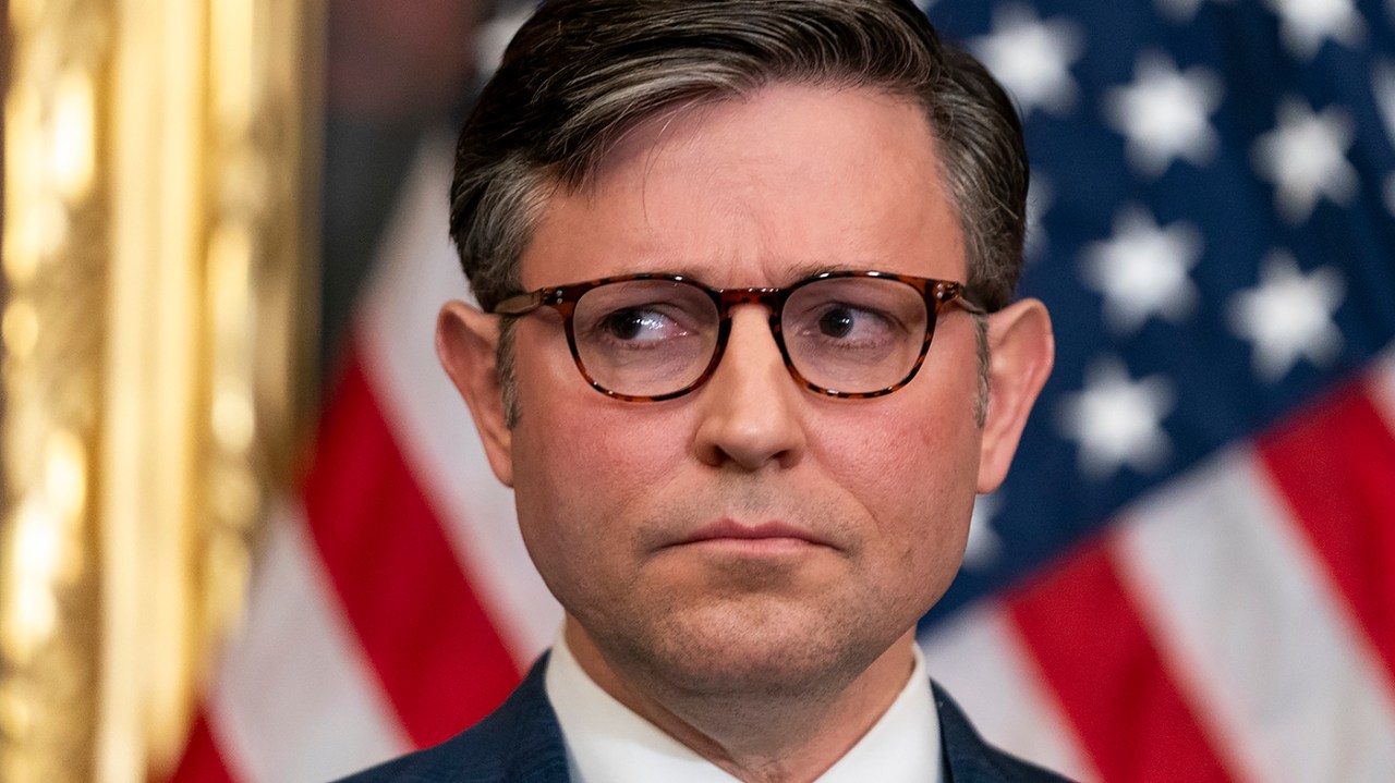 White House and Congress scramble to avoid government shutdown with competing plans