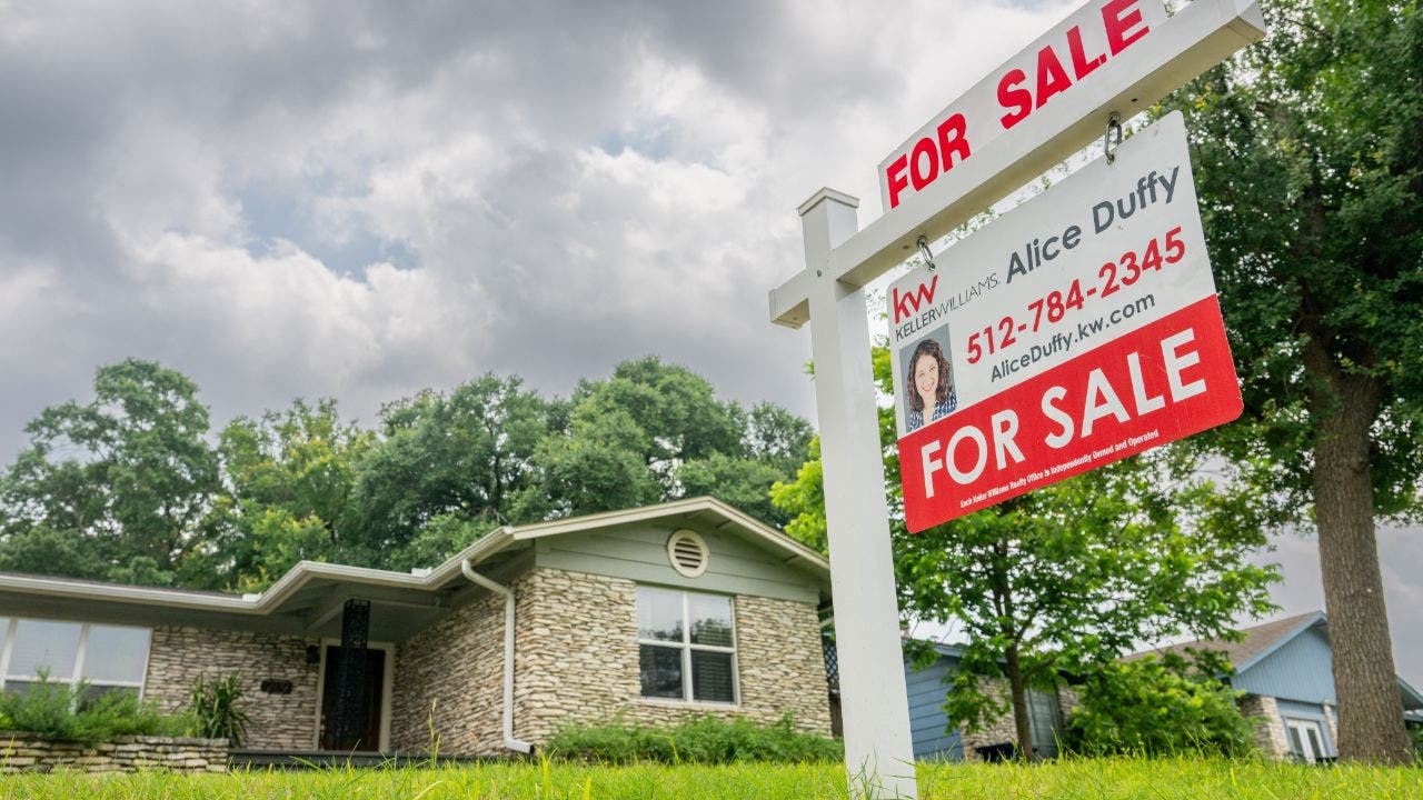 Mortgage Rates Dip Below 7% Amid Economic Uncertainty