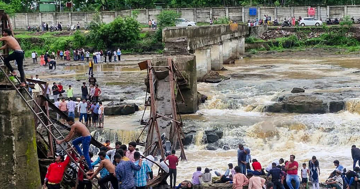 Featured image for Tragic Bridge Collapse in Maharashtra Kills Four Tourists