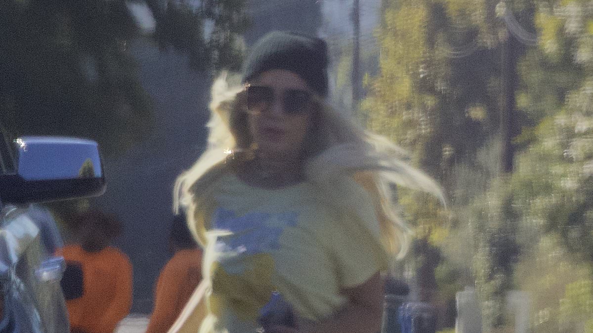 Featured image for Tori Spelling's Rental Home Evacuated During SWAT Response to Armed Neighbor