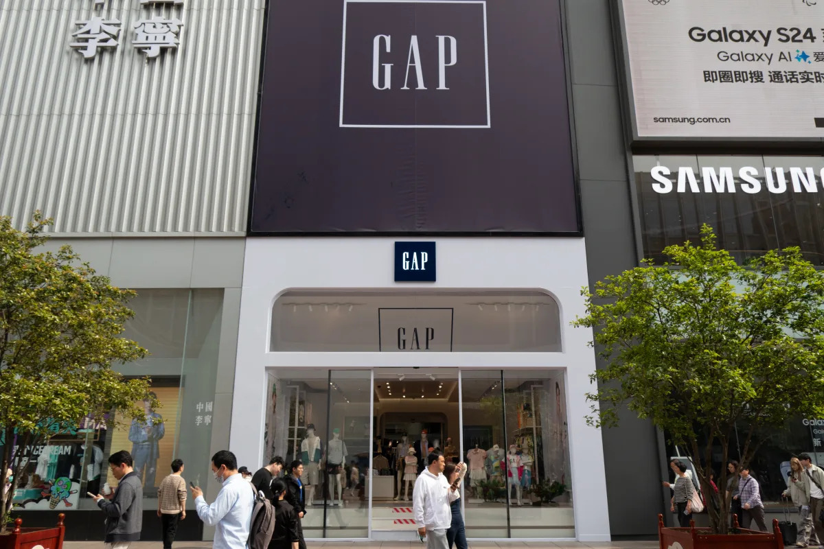 Featured image for Gap's Turnaround: Operational Discipline and New Styles Drive 20% Surge