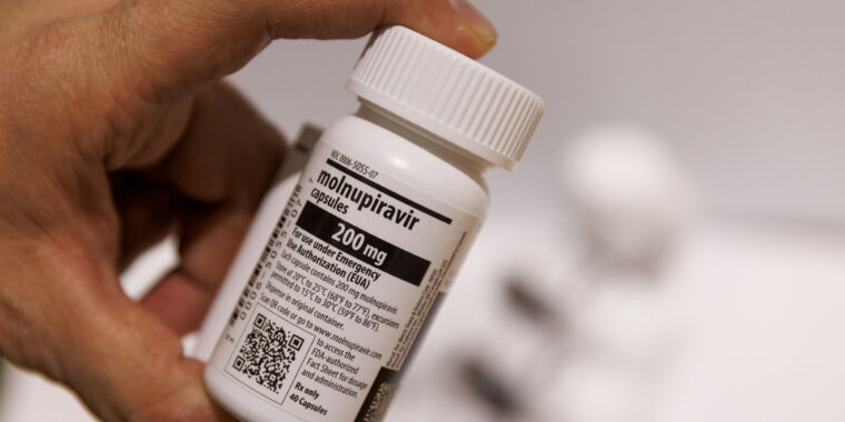 Featured image for "Study reveals link between Merck's COVID drug and viral mutations that spread"