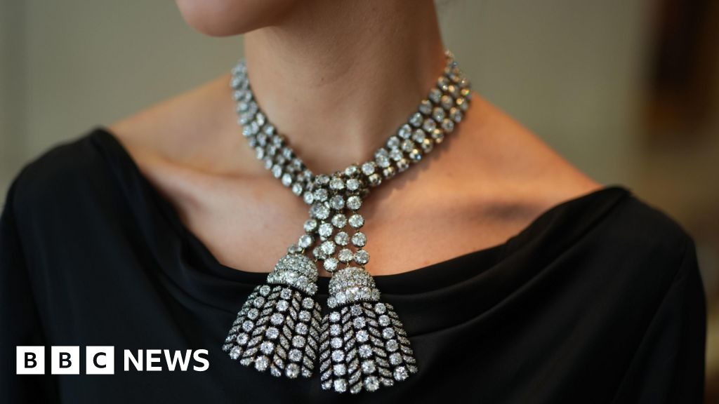 Featured image for Marie Antoinette's Infamous Diamond Necklace Sells for Millions at Geneva Auction