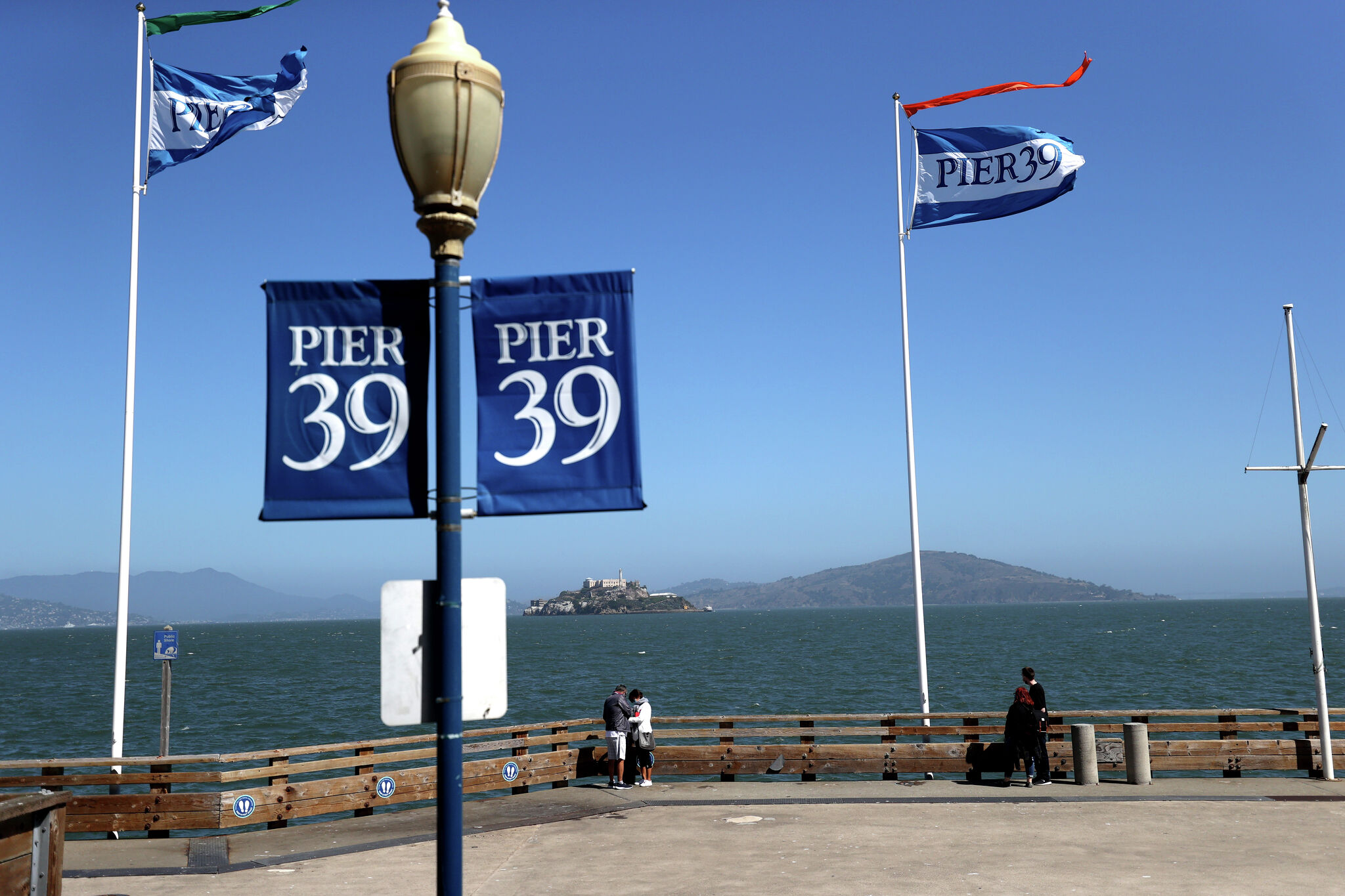 Cars Exchange Gunfire Near Pier 39, Injuring 6: SF Police