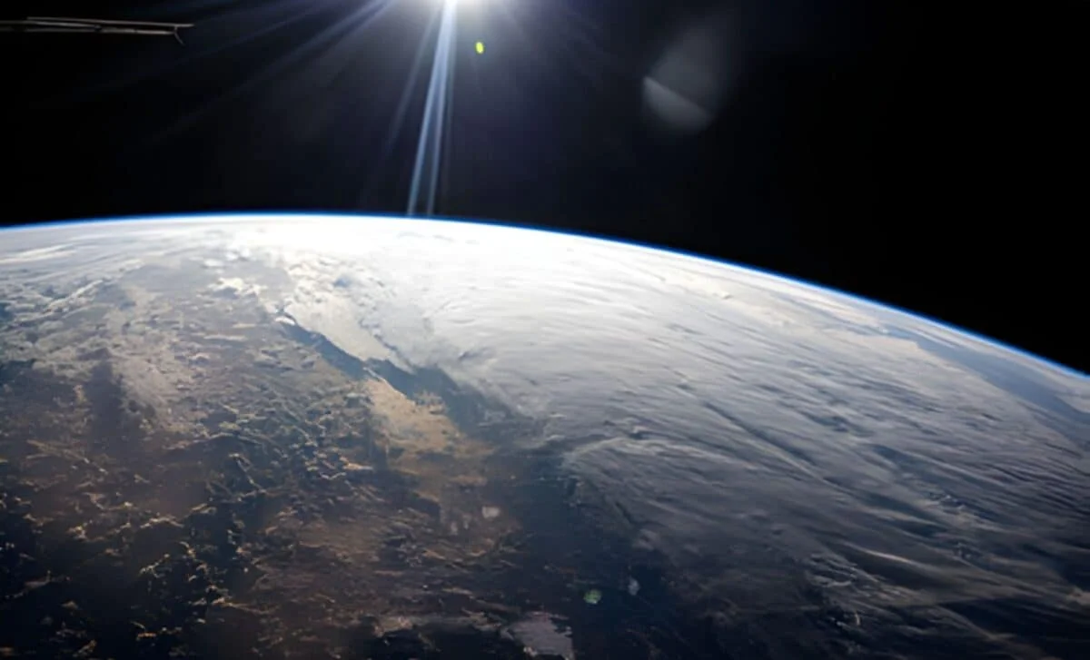 Polish Astronaut Captures Breathtaking Earth–Moon Timelapse From the ISS