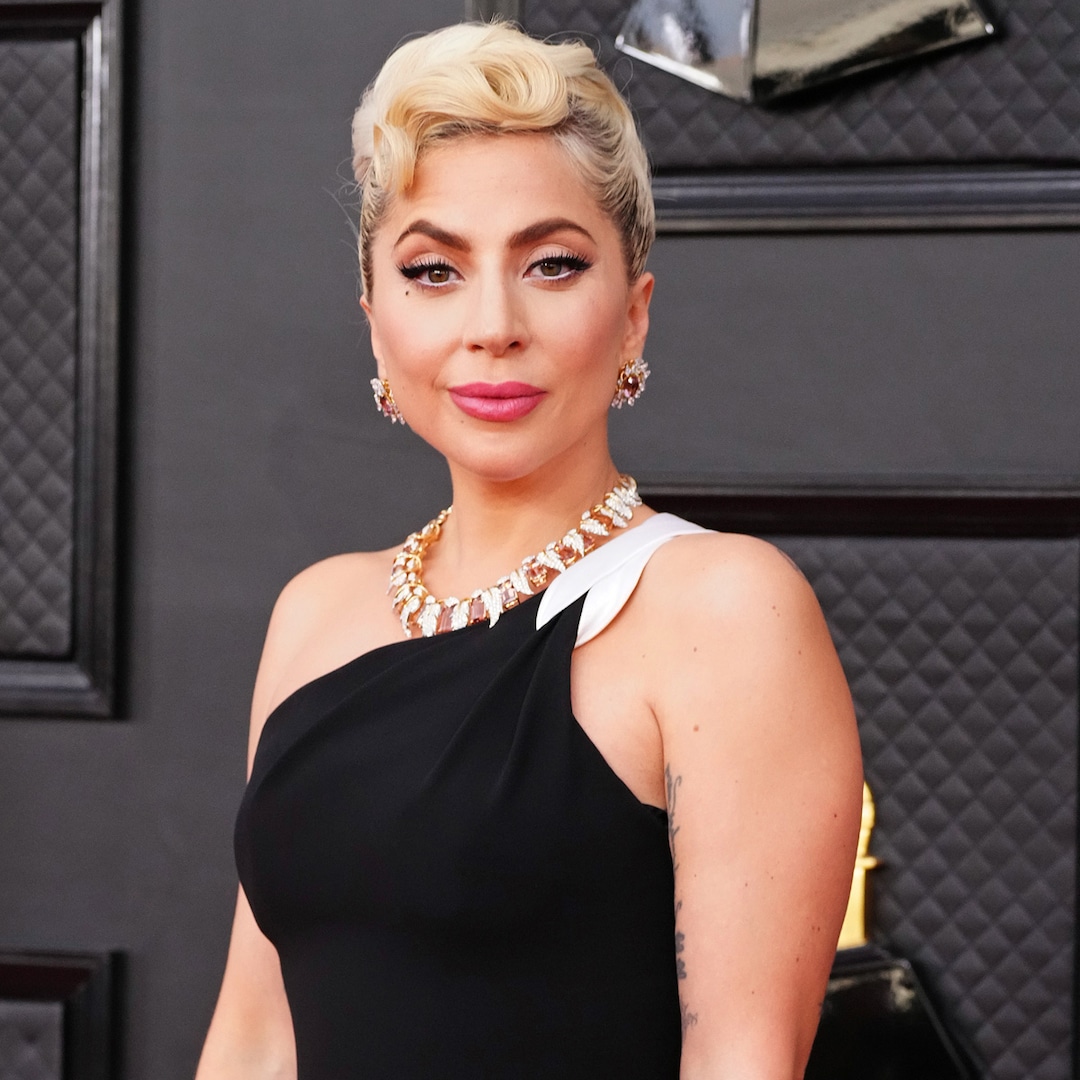 Lady Gaga Rocks Harley Quinn Look on Joker: Folie à Deux Set