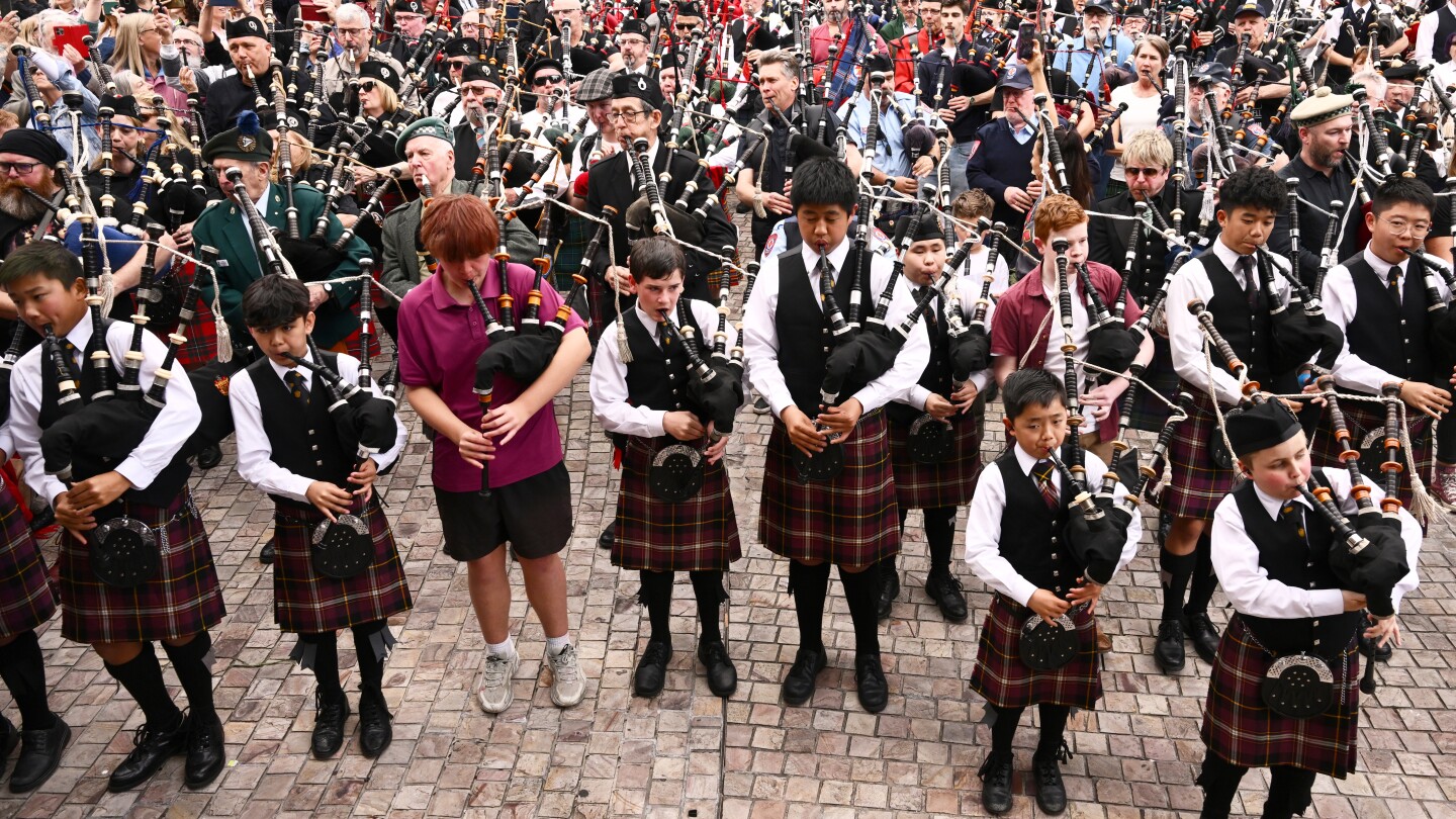 Featured image for 374 Bagpipers Break World Record Playing AC/DC in Melbourne