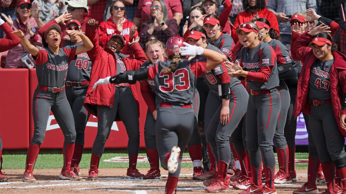 Featured image for "Record Crowd Watches OU Softball Sweep Baylor with Three Home Run Blast"