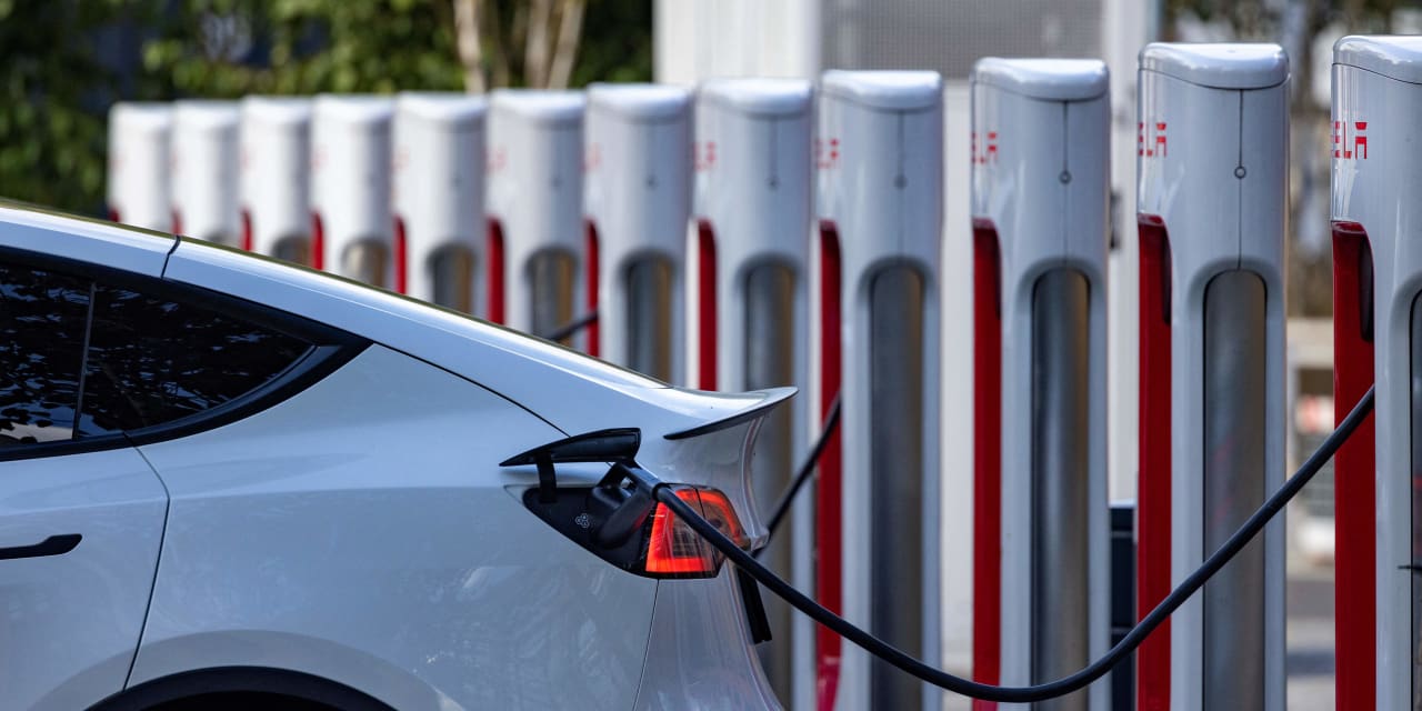 "Wall Street's Concerns Grow as Tesla's Q4 Earnings Approach"