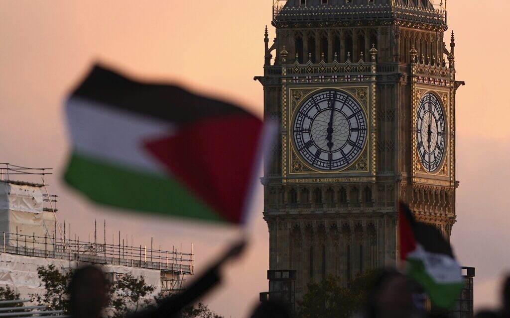 "Sunak's Support in the UK Overshadowed by Widespread Anti-Israel Sentiment"