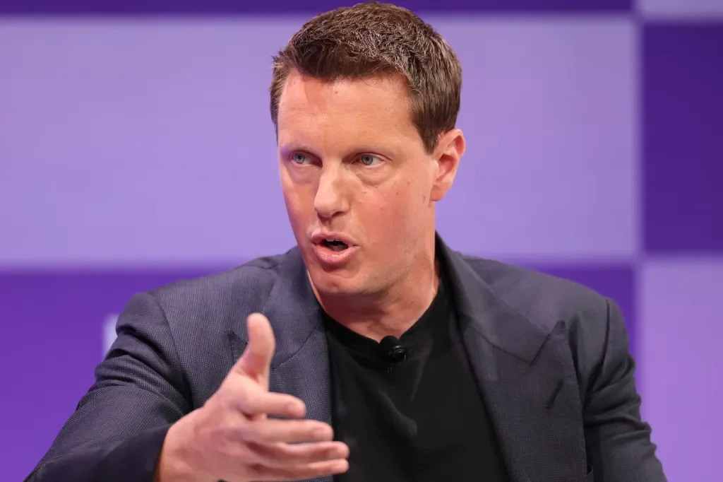 Paramount Adds Fees and Cash Backing to Bid for Warner Bros. Discovery