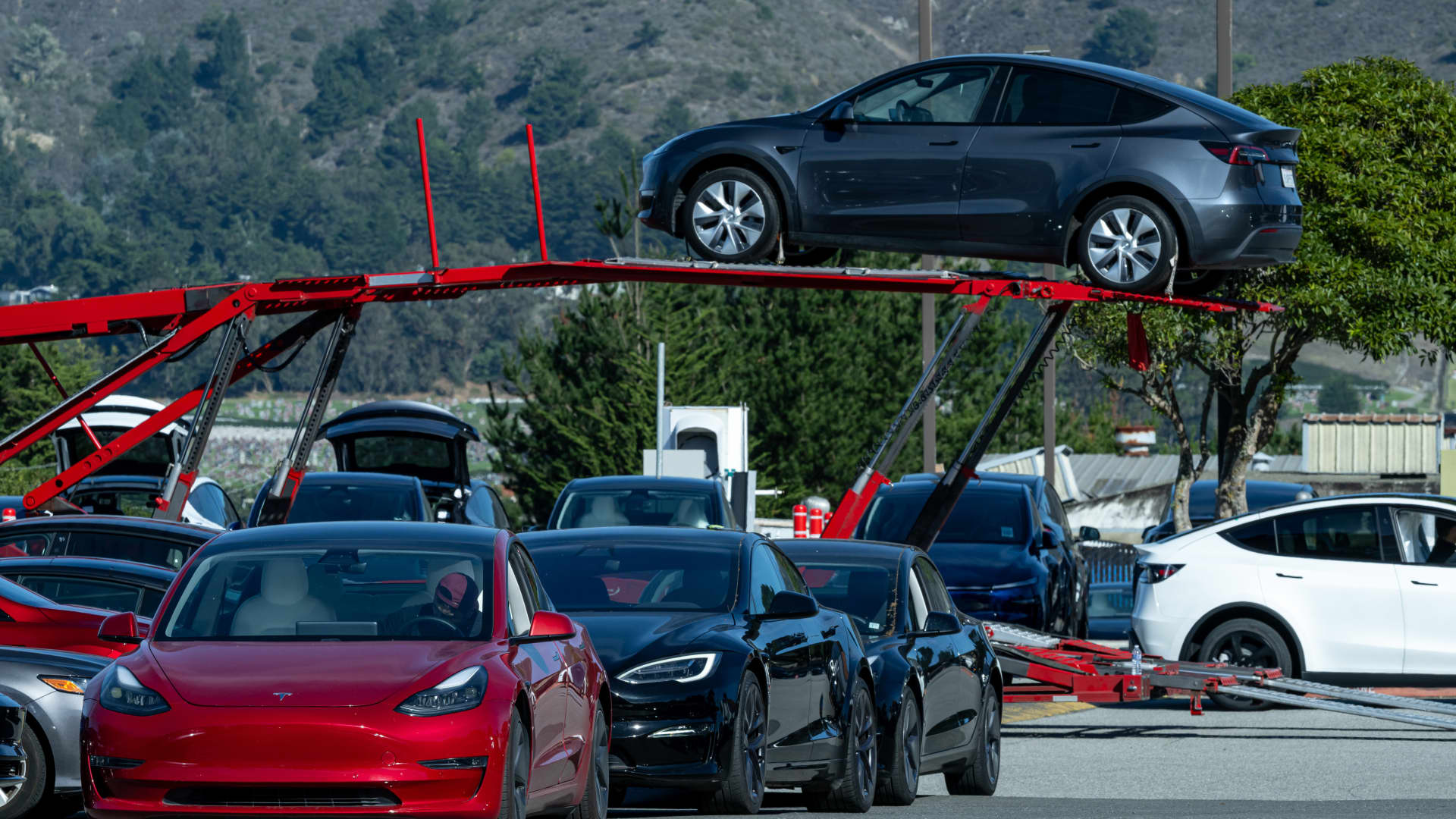 Featured image for California Judge Finds Tesla Deceived Customers Over Autopilot