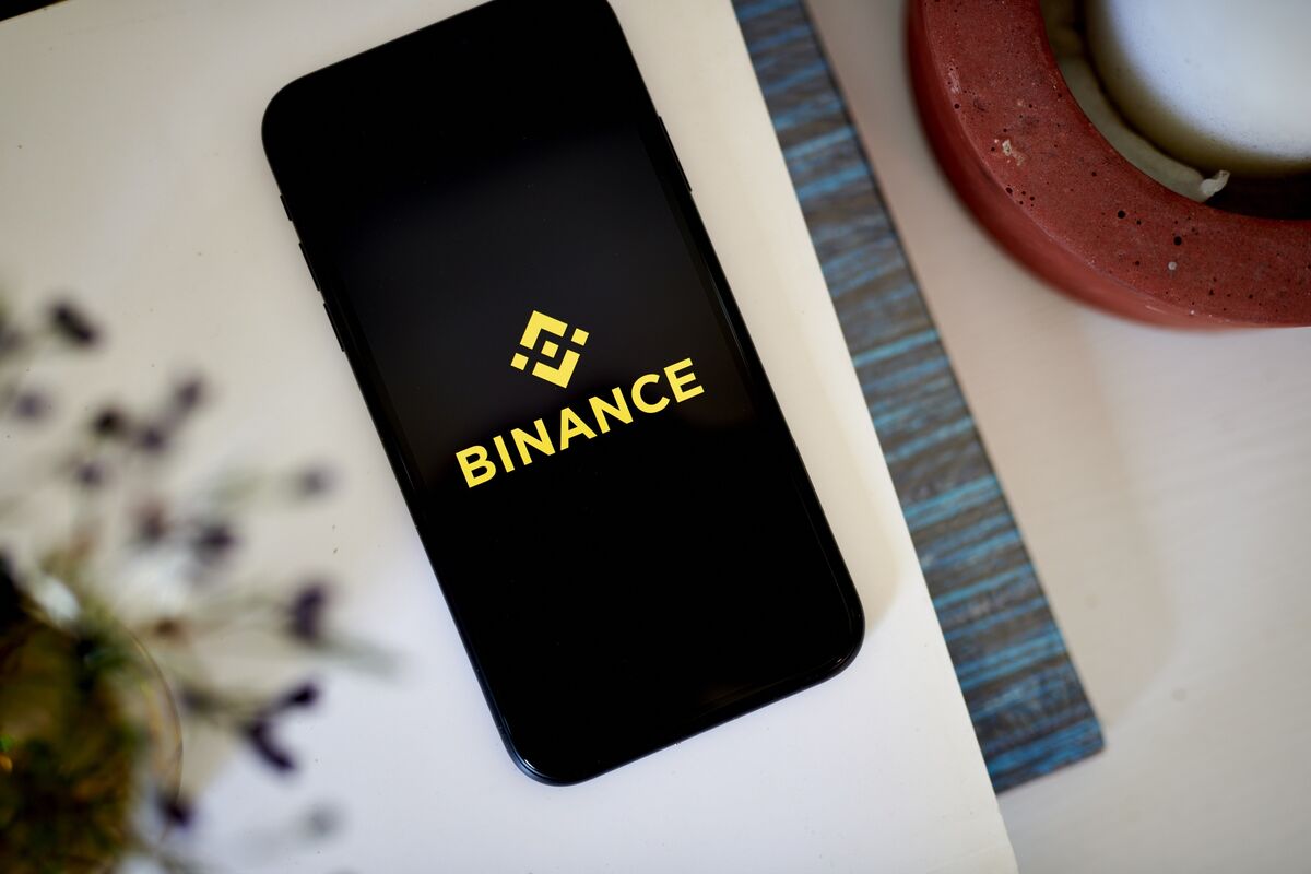 Featured image for Binance Executive Escapes Nigerian Custody Amid Tax Charges