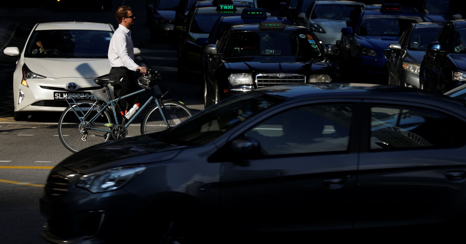 Featured image for Singapore Implements Stricter Salary Criteria for Foreign Professionals