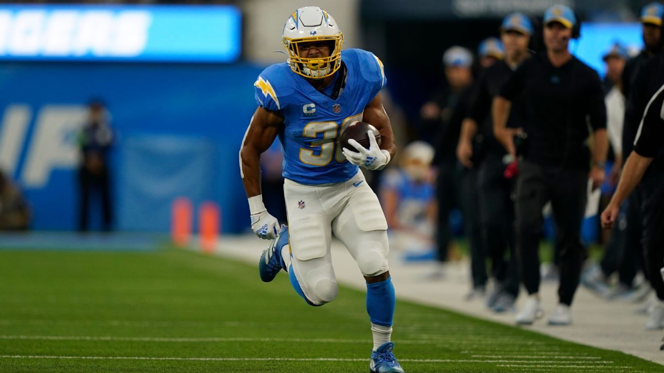"Ekeler's Explosive Touchdown Highlights Chargers' Victory over Bears"