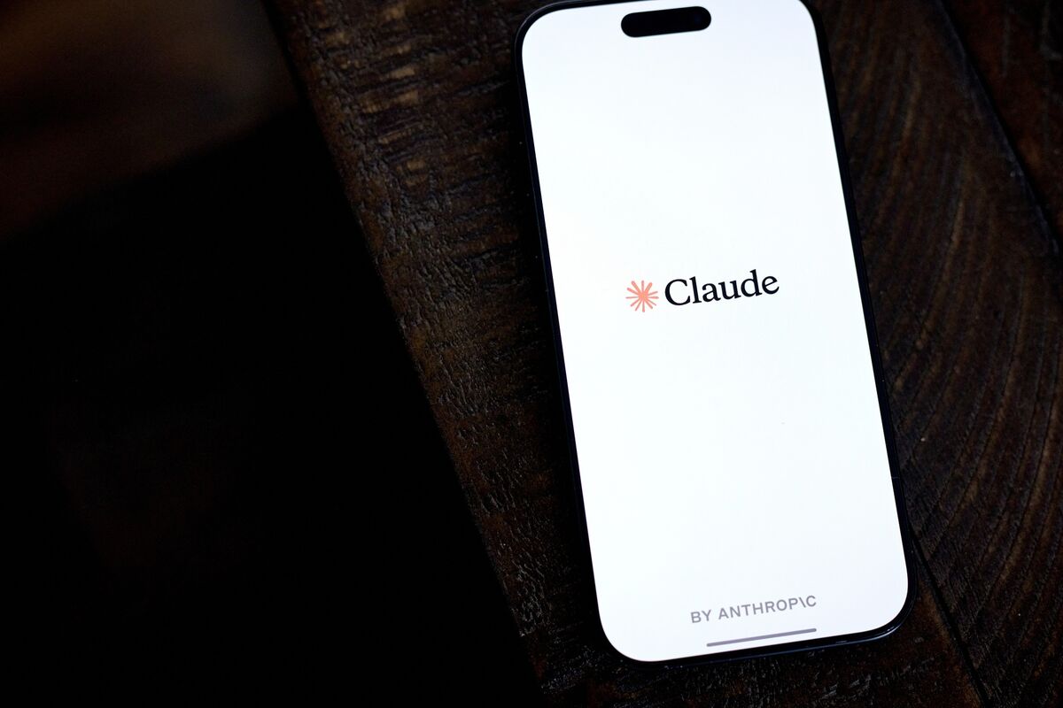 Featured image for AI Adoption Accelerates Across US, Boosting Economy and Transforming Work