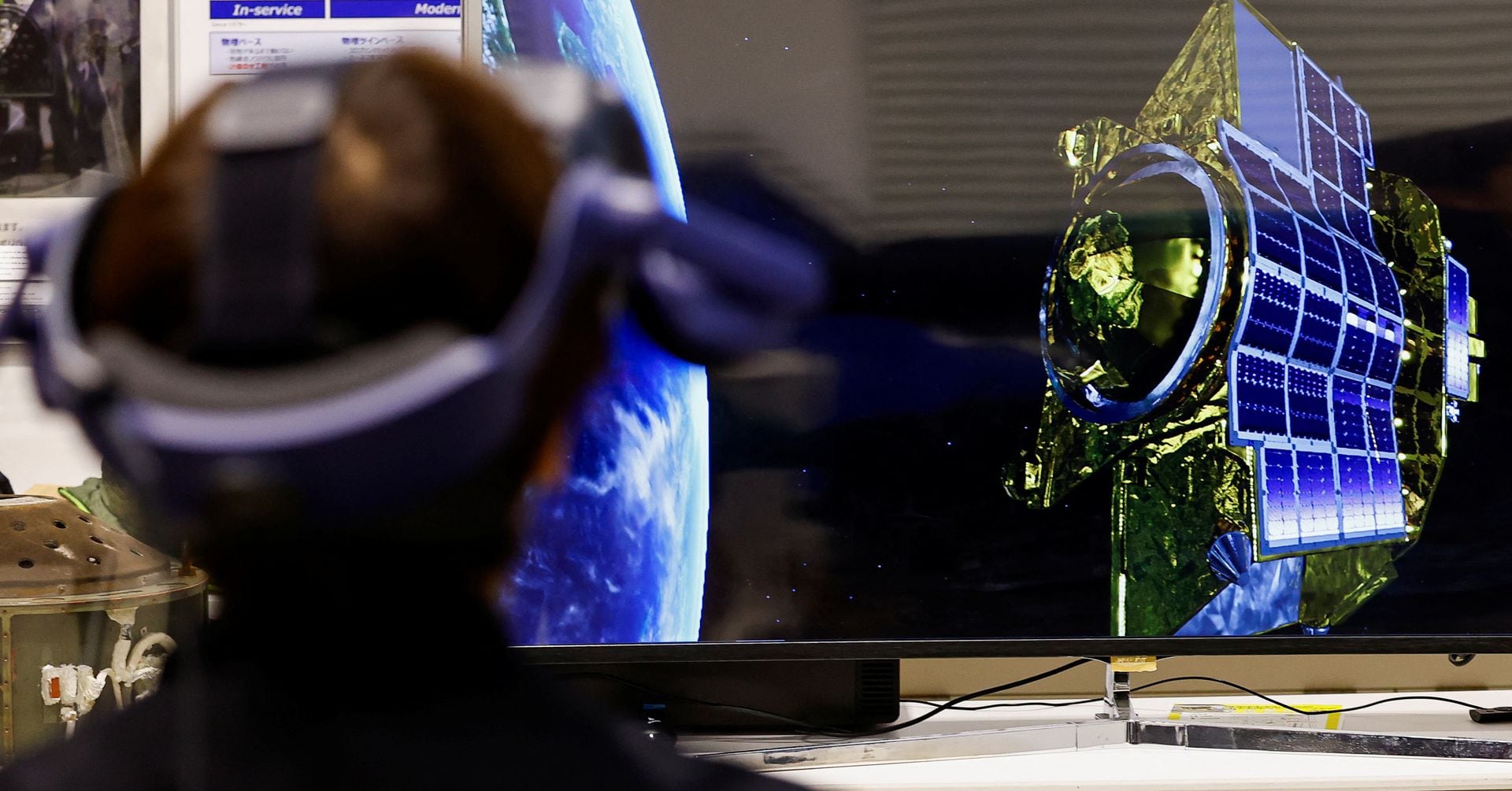 "Japan's SLIM Probe Faces Power Struggle on Moon Due to Solar Cell Issue"