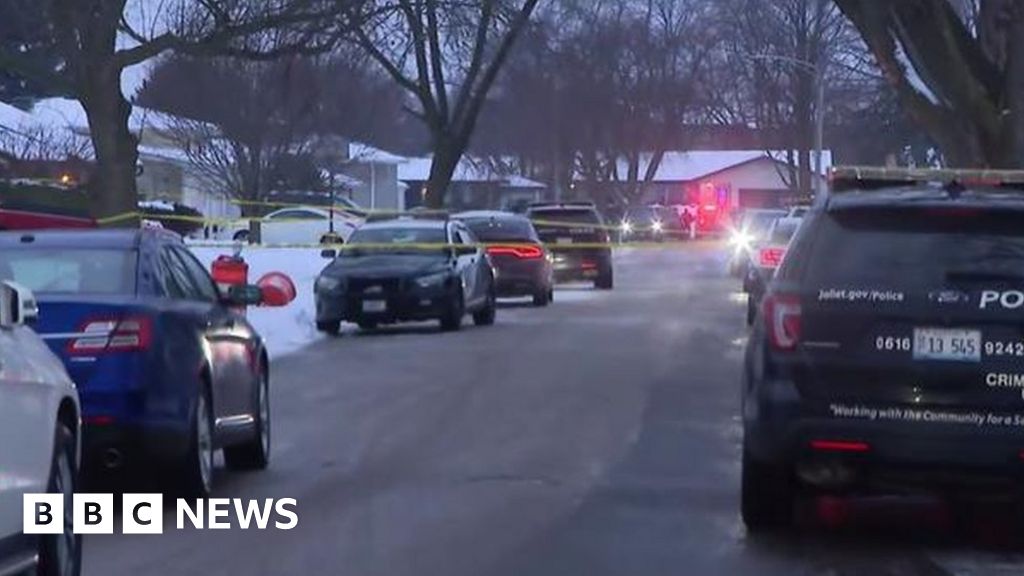 Suspect in Illinois Mass Shooting Dies in Texas